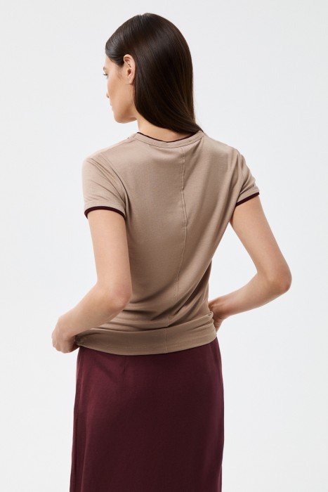 трикотажная футболка по цене 1630 руб вид справа