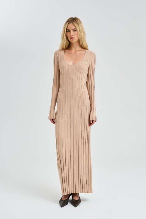 трикотажное платье-лапша от бренда снежная королева вид слева