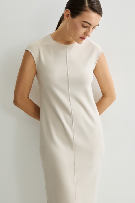 трикотажное платье миди от бренда снежная королева вид слева