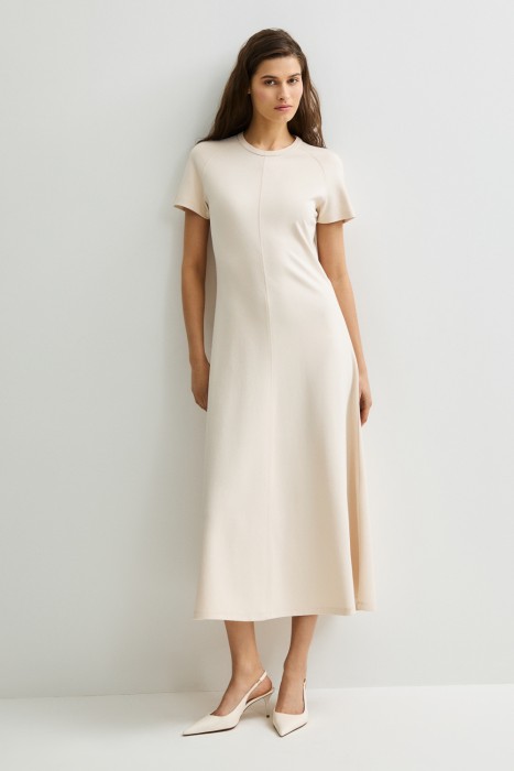 трикотажное платье миди от бренда снежная королева вид слева