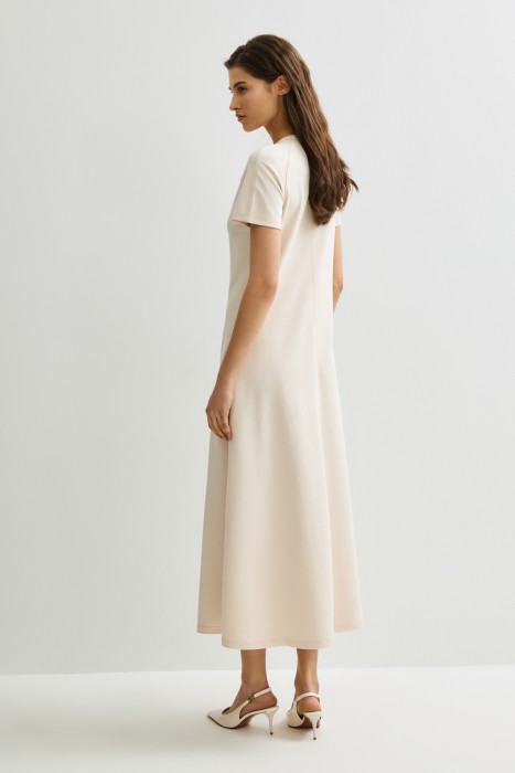 трикотажное платье миди по цене 2680 руб вид справа