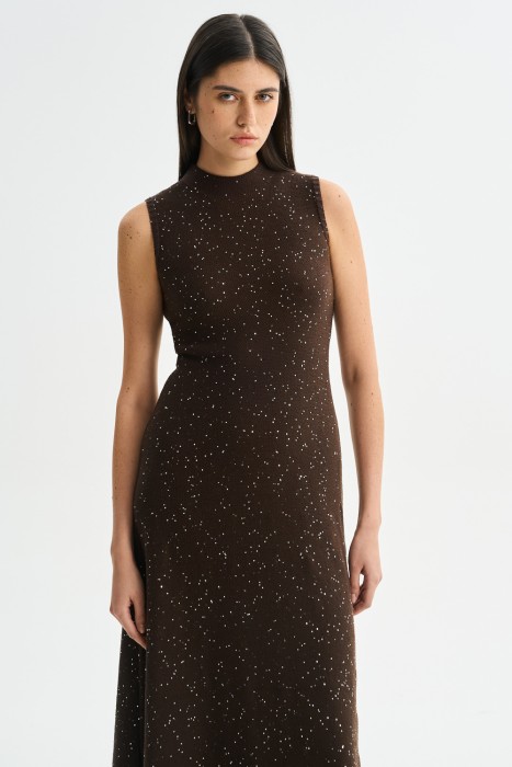 трикотажное платье с пайетками от бренда снежная королева вид слева