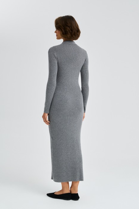 трикотажное платье в рубчик по цене 2140 руб вид справа