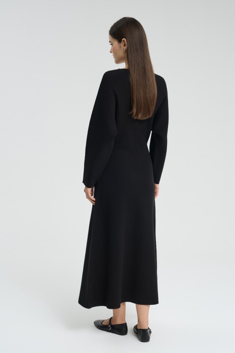 трикотажное платье по цене 2920 руб вид справа