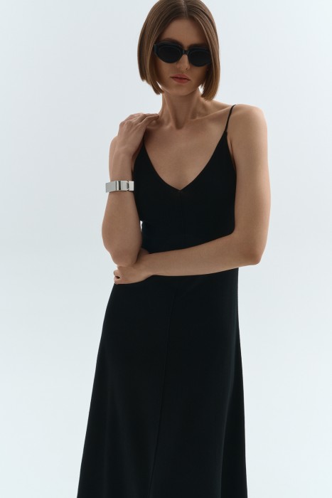 трикотажное платье от бренда снежная королева вид слева