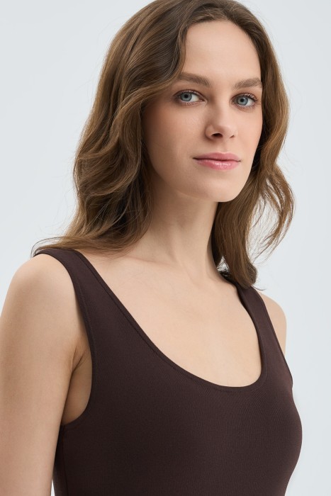 трикотажное платье из россии вид сбоку