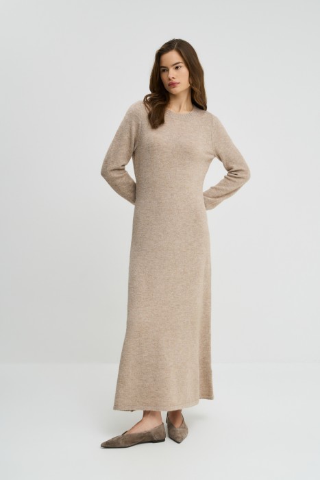 трикотажное платье от бренда снежная королева вид слева