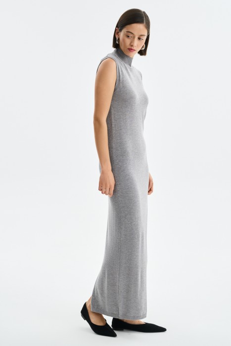 трикотажное платье от бренда снежная королева вид слева