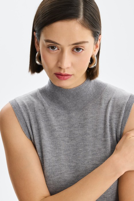 трикотажное платье по цене 1480 руб вид справа