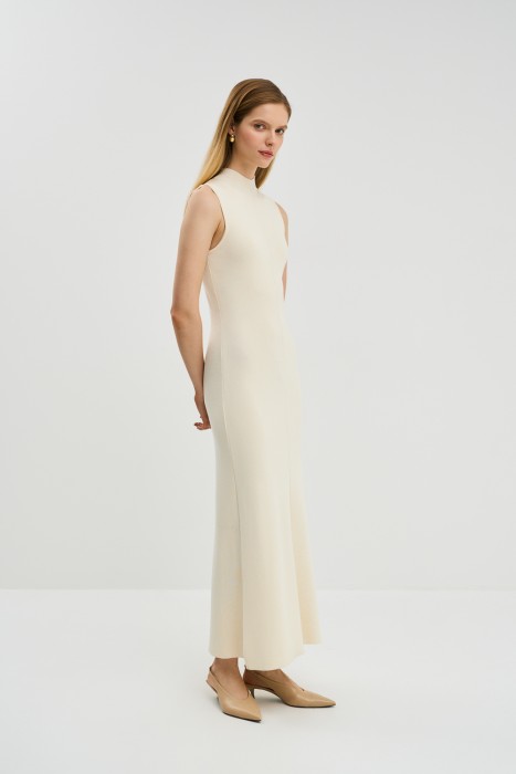 трикотажное платье по цене 1860 руб вид справа