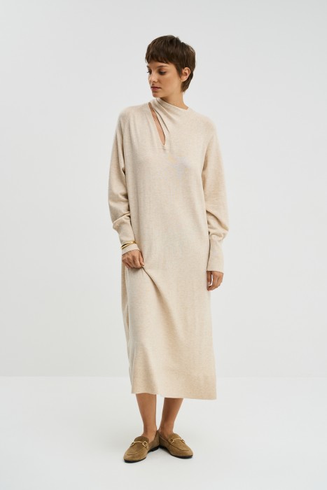 трикотажное платье от бренда снежная королева вид слева