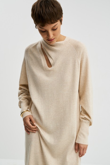 трикотажное платье из россии вид сбоку