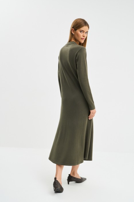 трикотажное платье по цене 2140 руб вид справа