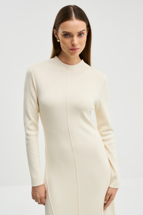 трикотажное платье по цене 2410 руб вид справа