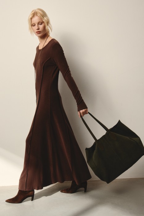 трикотажное платье от бренда снежная королева вид слева