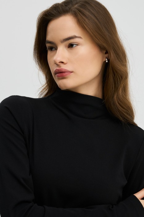 трикотажное платье от бренда снежная королева вид слева