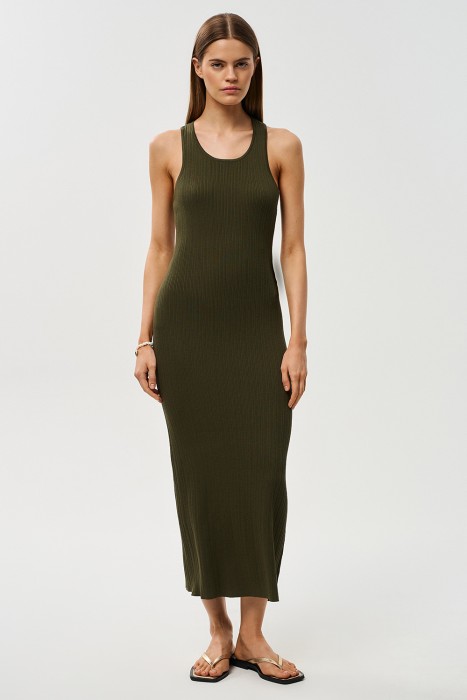 трикотажное платье от бренда снежная королева вид слева