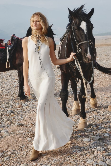 трикотажное платье от бренда снежная королева вид слева