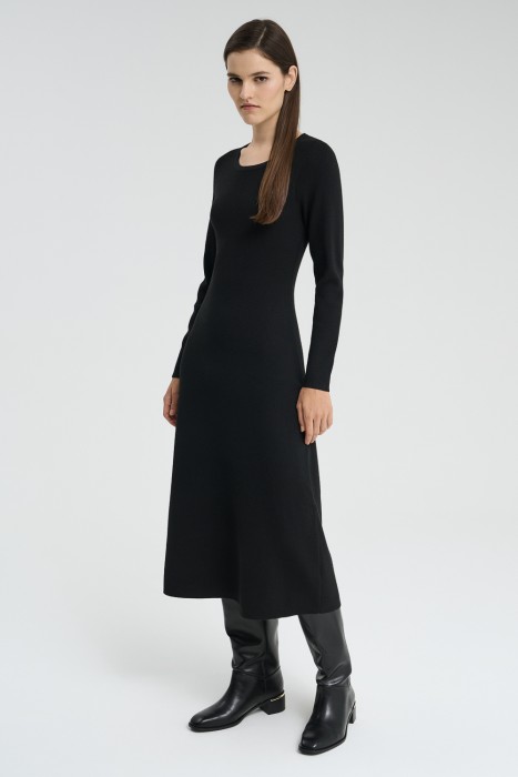 трикотажное платье от бренда снежная королева вид слева