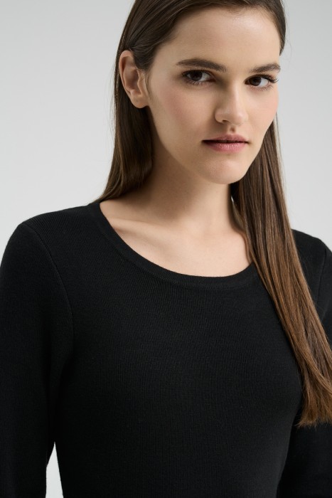 трикотажное платье по цене 1980 руб вид справа