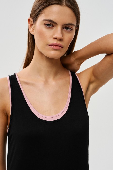 трикотажное платье по цене 4160 руб вид справа