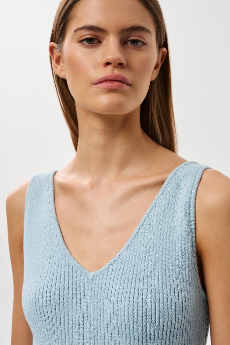 трикотажное платье по цене 4260 руб вид справа