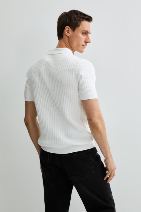 трикотажное поло по цене 2000 руб вид справа