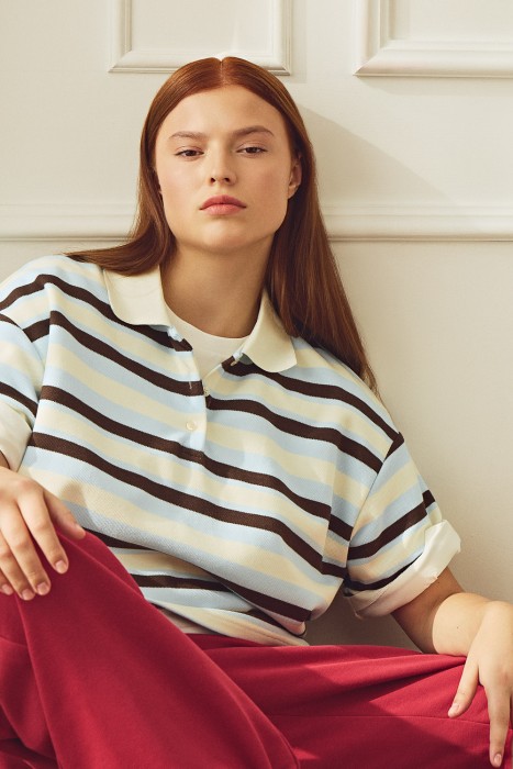 трикотажное поло от бренда снежная королева вид слева