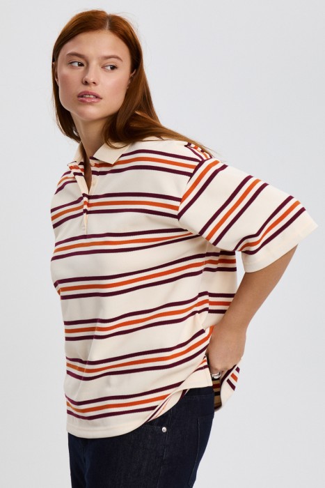 трикотажное поло из россии вид сбоку