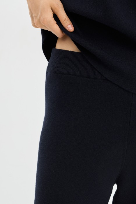 трикотажные брюки от бренда снежная королева вид слева