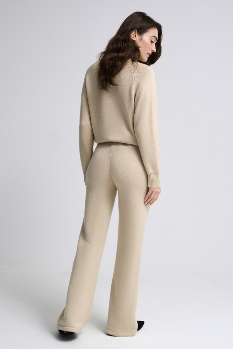 трикотажные брюки из россии вид сбоку