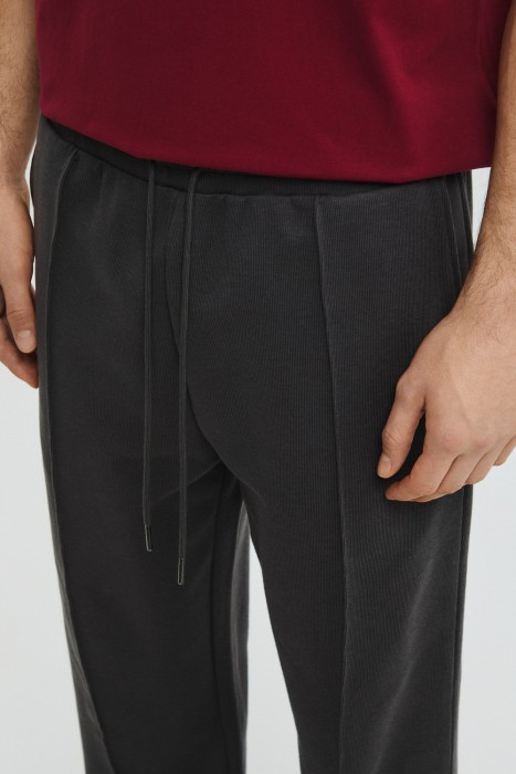 трикотажные брюки из россии вид сбоку