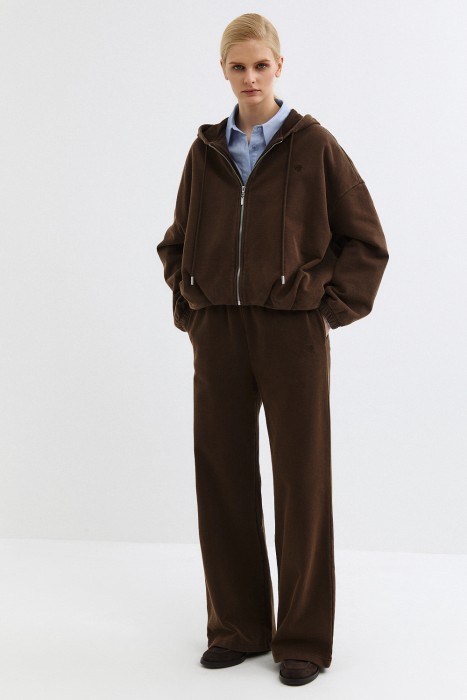 трикотажные брюки от бренда снежная королева вид слева