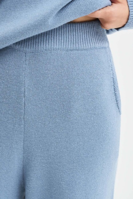 трикотажные брюки от бренда снежная королева вид слева