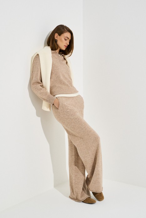 трикотажные брюки по цене 2410 руб вид справа