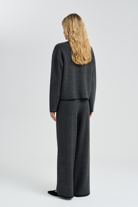 трикотажные брюки по цене 2410 руб вид справа