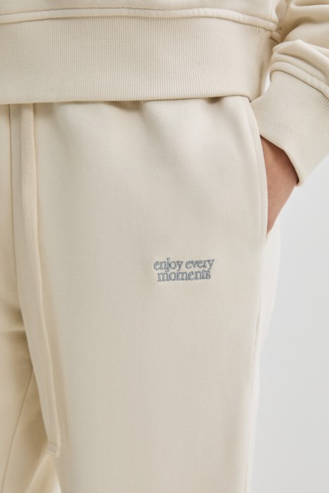 трикотажные брюки из россии вид сбоку