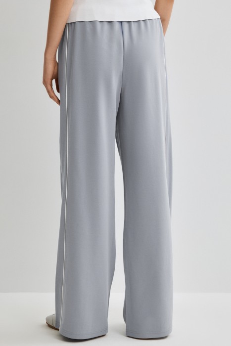 трикотажные брюки по цене 2440 руб вид справа