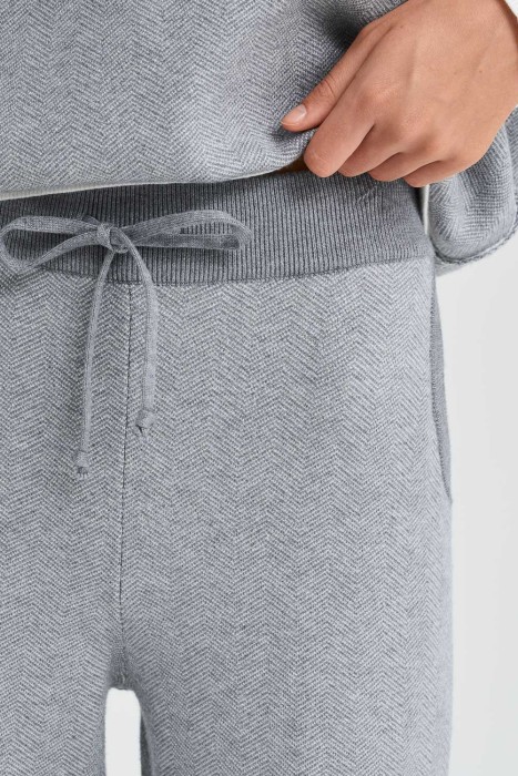 трикотажные брюки от бренда снежная королева вид слева