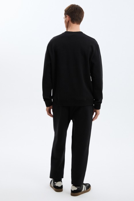 трикотажные брюки по цене 2200 руб вид справа