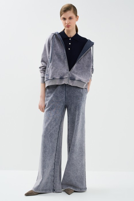 трикотажные брюки от бренда снежная королева вид слева