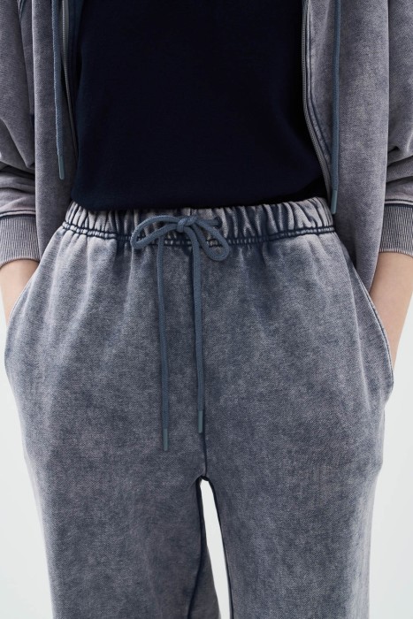 трикотажные брюки из россии вид сбоку