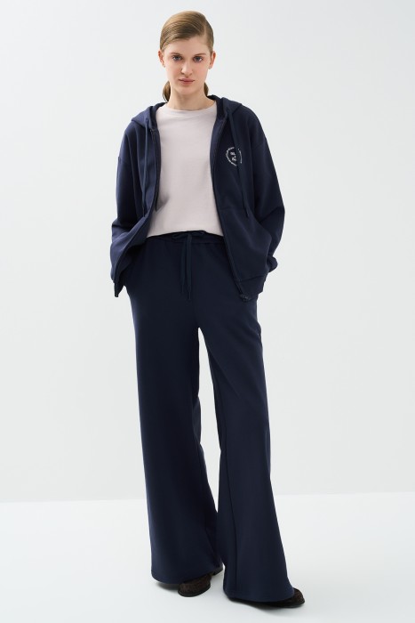 трикотажные брюки от бренда снежная королева вид слева