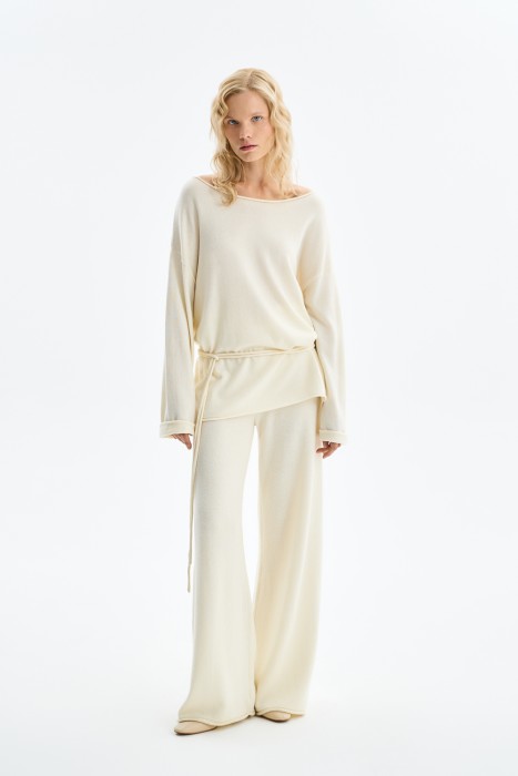 трикотажные брюки от бренда снежная королева вид слева