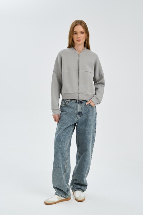 трикотажный бомбер от бренда снежная королева вид слева