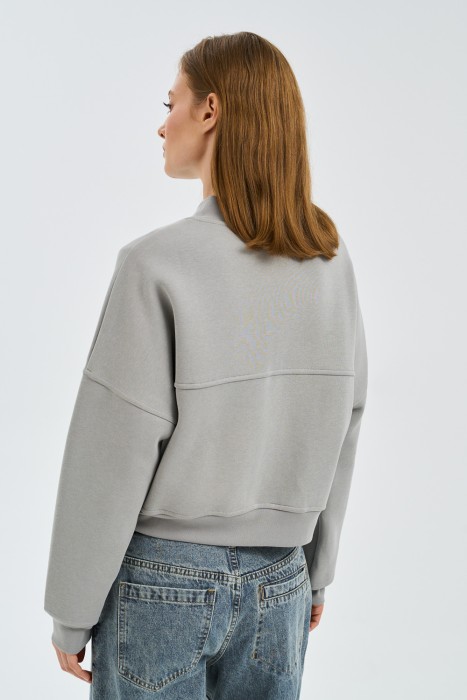 трикотажный бомбер по цене 1600 руб вид справа