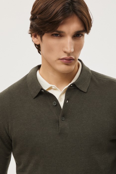 трикотажный джемпер-поло из россии вид сбоку