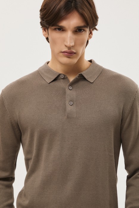 трикотажный джемпер-поло из россии вид сбоку