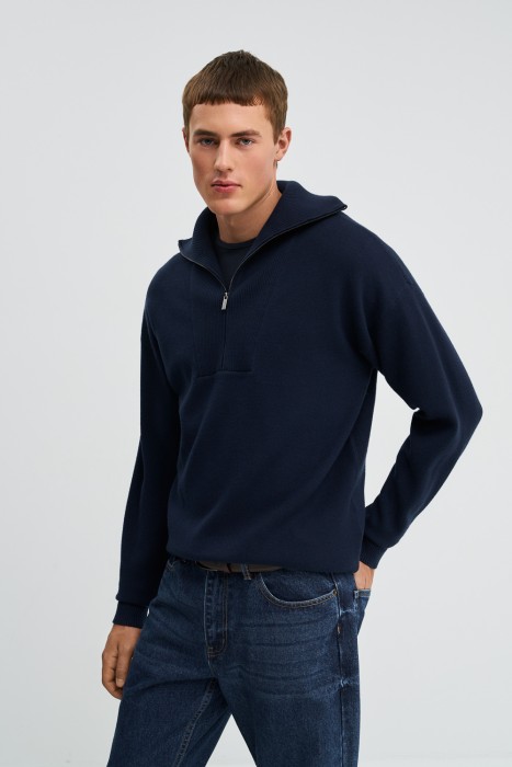 трикотажный джемпер с воротником на молнии по цене 1760 руб вид справа