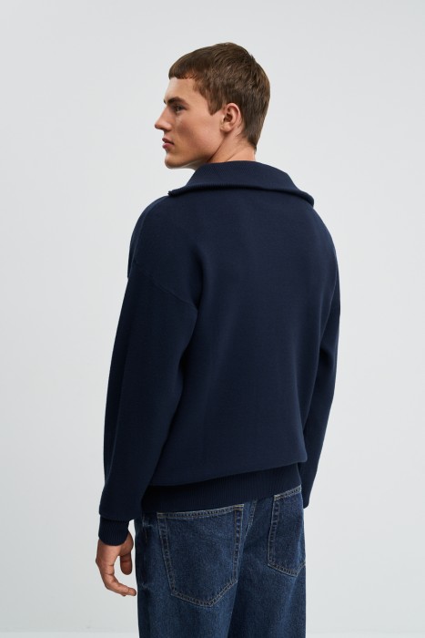 трикотажный джемпер с воротником на молнии из россии вид сбоку